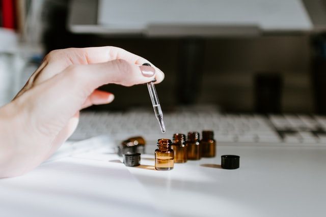 5 Tips Melentikkan Eyelash Tanpa Penjepit Bulu Mata