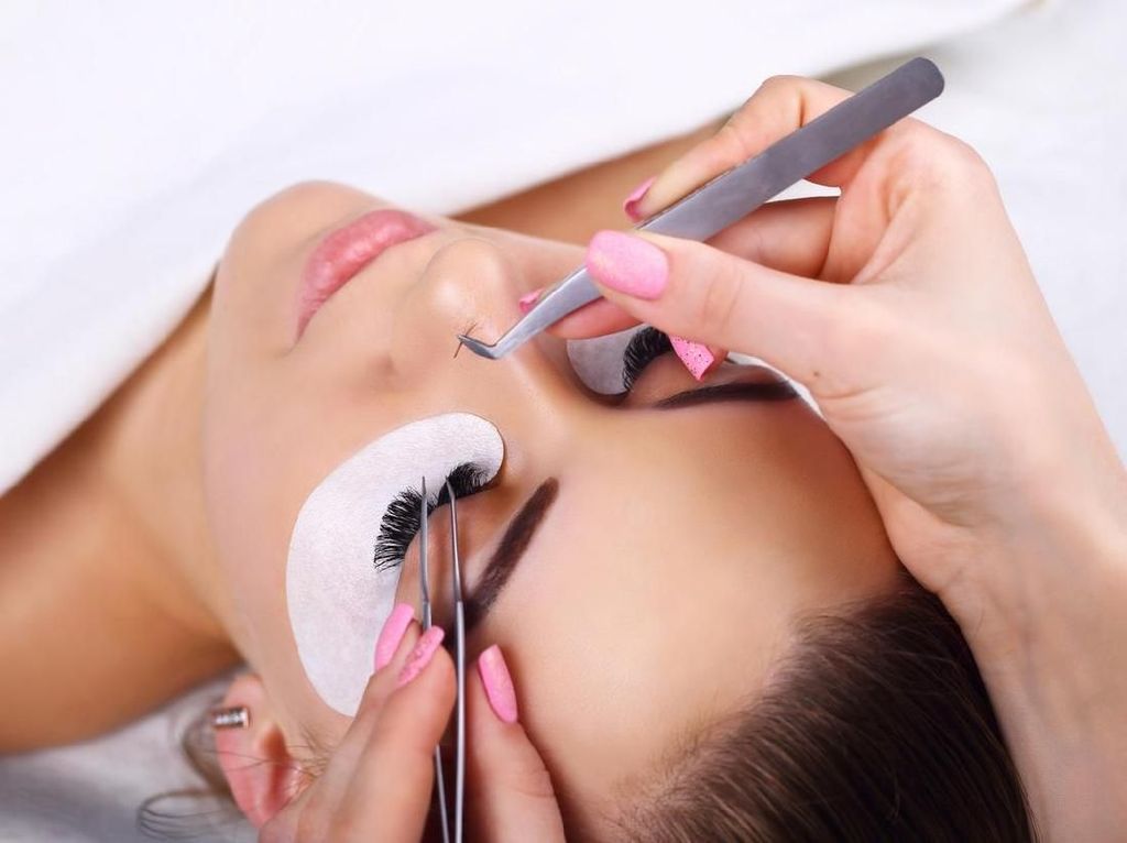 Apa Efek  Samping Eyelash Extension? Ini Jawaban Ahlinya