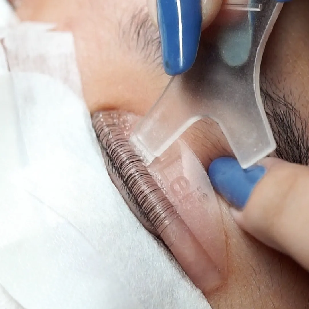 64c8e8f7cec0d08ba38d084d_Proses-treatment-lash-filler.webp