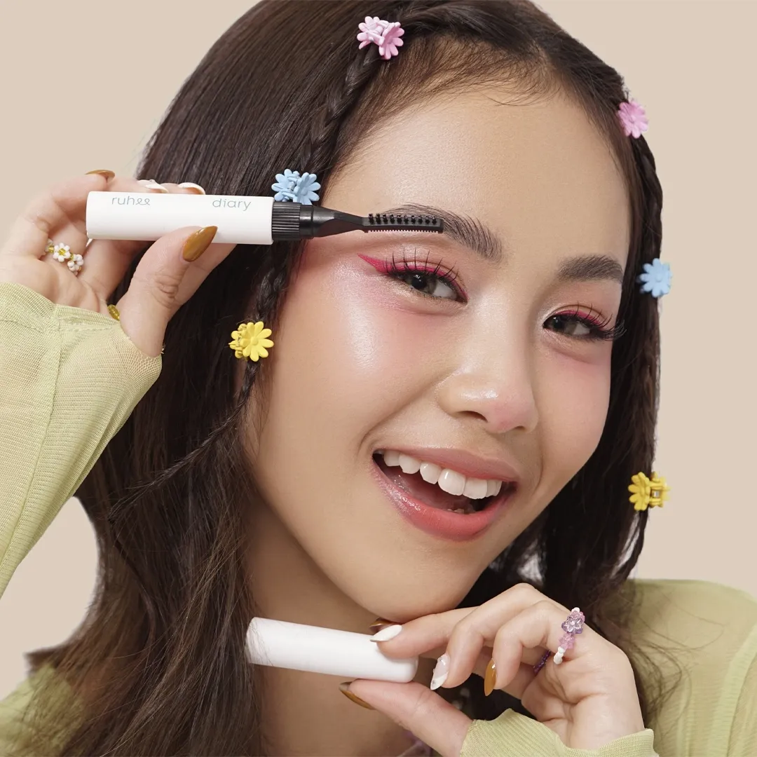 64fae333a0cde98bb279c394_model-menggunakan-hibrow.webp