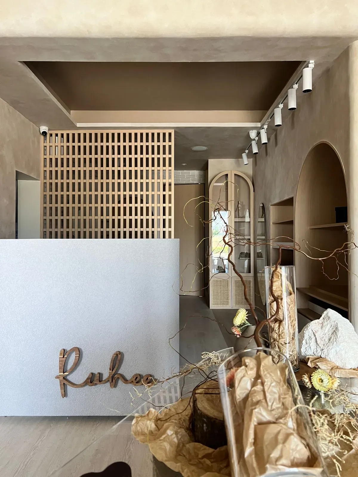 Ruhee Flagship Store Gading Serpong: Hadirkan Salon dan Tempat Belanja untuk Pelanggan