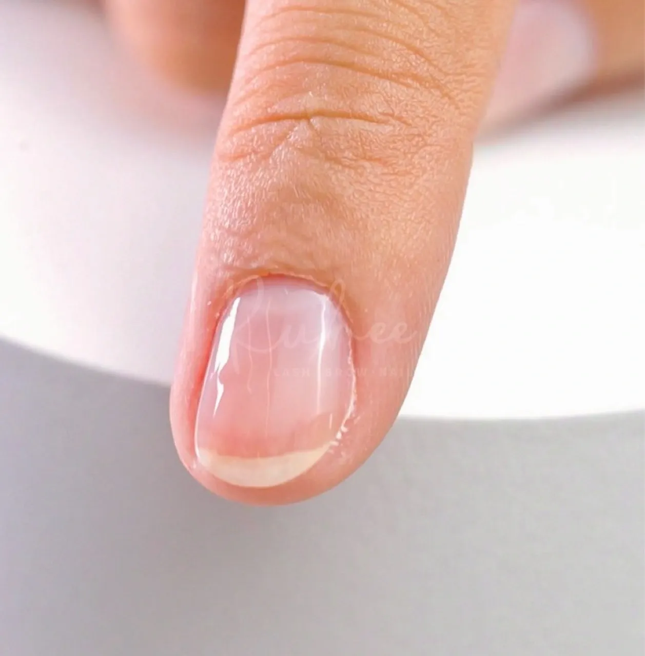 Perbedaan Manicure dan Pedicure: Area, Tujuan, Teknis Perawatan & Harga