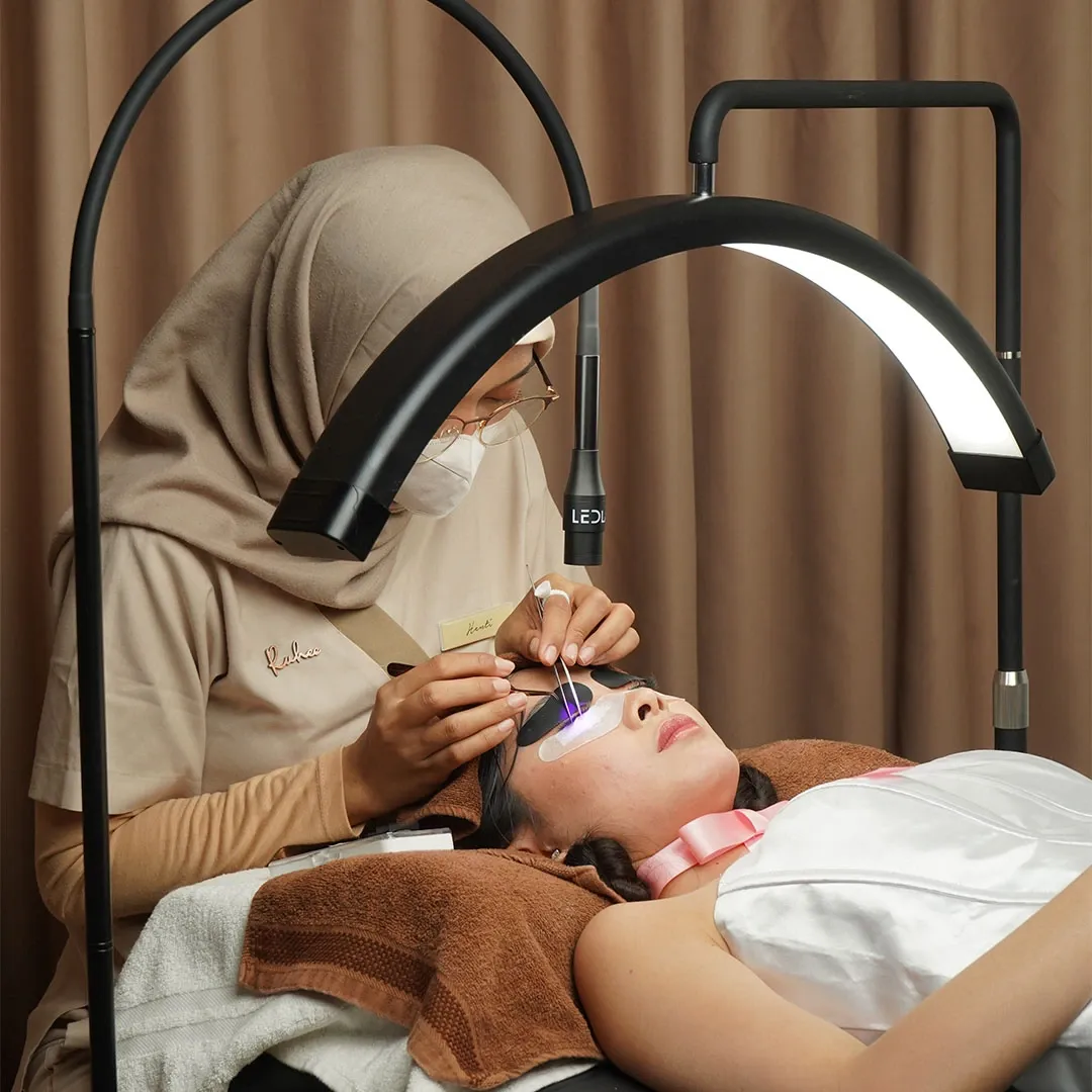 Mengenal LED Lash Extension, Metode Ekstensi Bulu Mata yang Kekinian