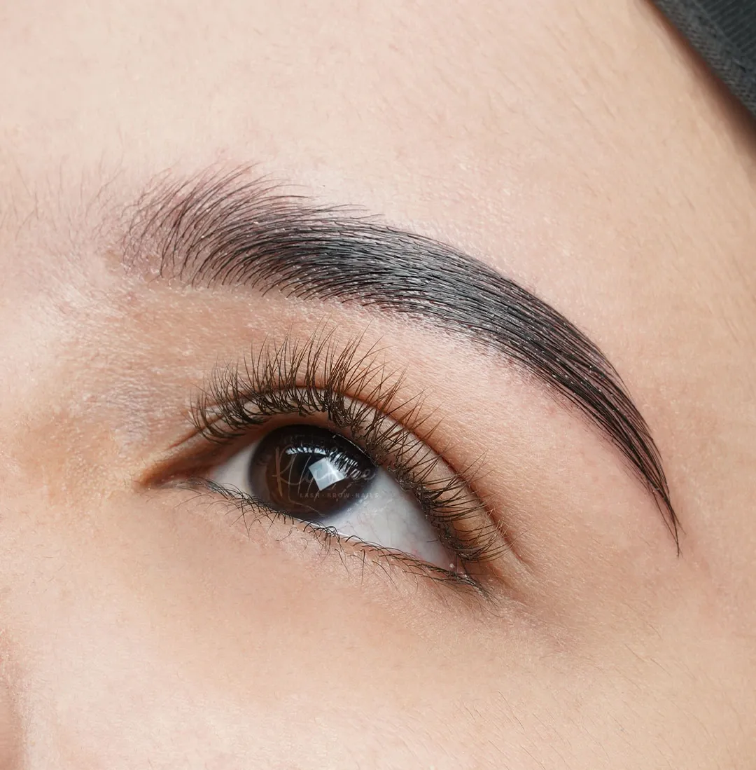 Brow Bomber: Tren Perawatan Alis yang Bikin Tebal & Rapi Secara Alami!