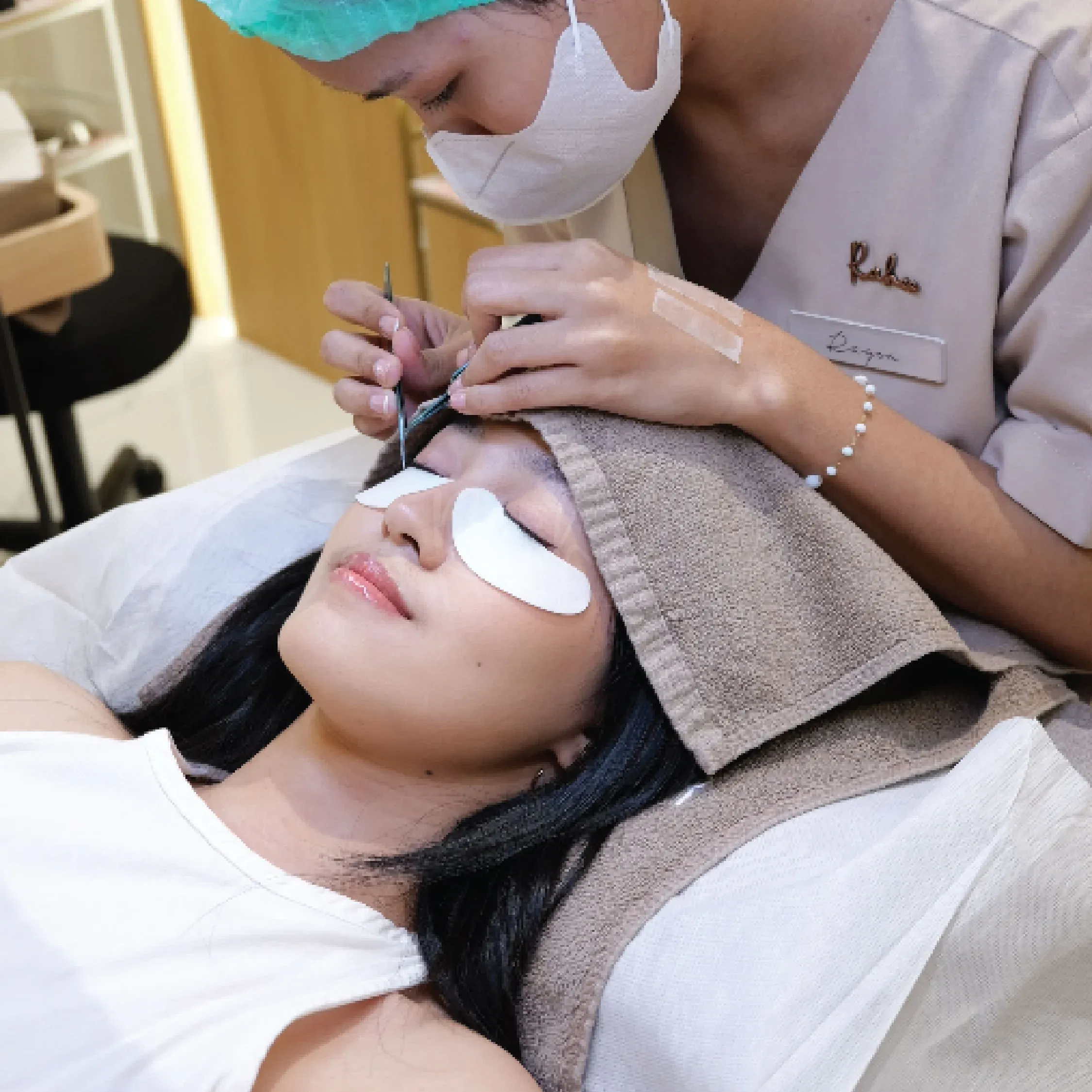 Mau Eyelash Extension Tapi Takut Terlihat Menor? Ini 3 Pilihan Natural 2026 di Ruhee